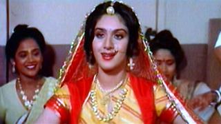 Lata Mangeshkar Video Song Download New Hd Video Songs Hungama Amitabh bachchan, jaya parda, nirupa ray, amrish puri singer : lata mangeshkar video song download