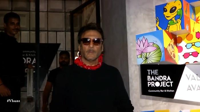 Download Jackie Shroff Having Fun With Media Video Song 