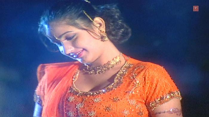 700px x 394px - Haath Mein Mehndi Video Song from Aara Hile Chhapra Hile | Kalpana | Bhojpuri  Video Songs | Video Song : Hungama