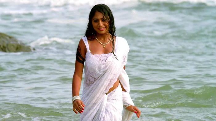 Tamil Nadigai Dancer Anuradha Sexy Video - Somp Sompaada Prema Video Song from Pokari Raja | Rajesh Krishna | Anuradha  Bhat | Poojitha Pai | Kannada Video Songs | Video Song : Hungama