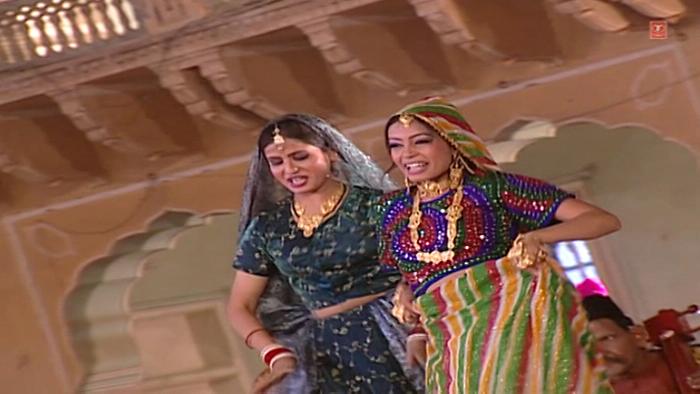 Patli Kamar Lambe Baal Video Song from Mujras- Vol.3 | Anuradha Paudwal |  Kavita Krishnamurthy | Hindi Video Songs | Video Song : Hungama