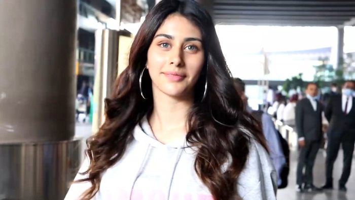 700px x 394px - Download Warina Hussain Spotted At Airport Arrival Video Song from Green  Maven Bollywood News :Video Songs â€“ Hungama